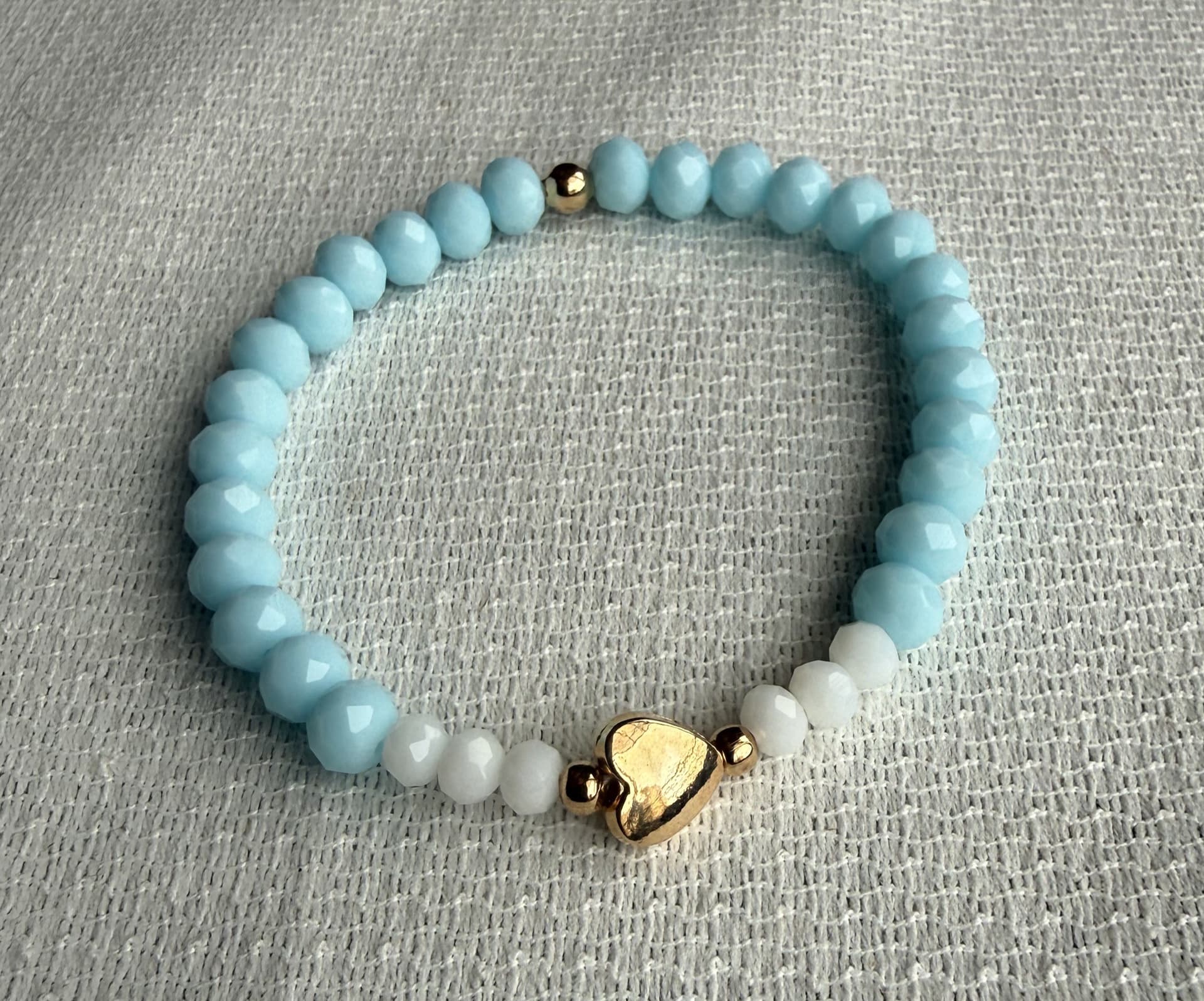 Corazón celeste y blanco